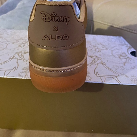 ALDO x DISNEY CINDERELLA SNEAKERS GOLD BLING brand new in box never worn sz 8.5 - Picture 4 of 5